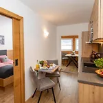 בית הארחה Haus Ditzer - Theresia 4*