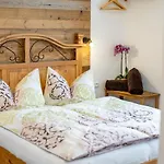 בית הארחה Haus Ditzer - Theresia 4*